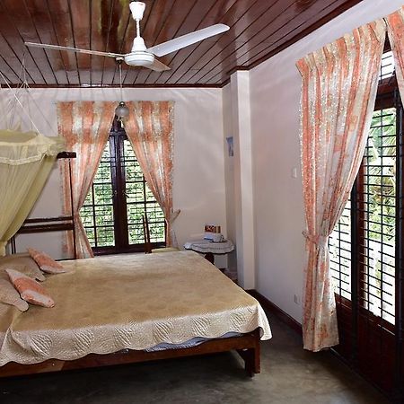 Lake Bungalow Hotel Kandy Buitenkant foto