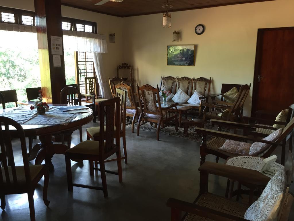 Lake Bungalow Hotel Kandy Buitenkant foto