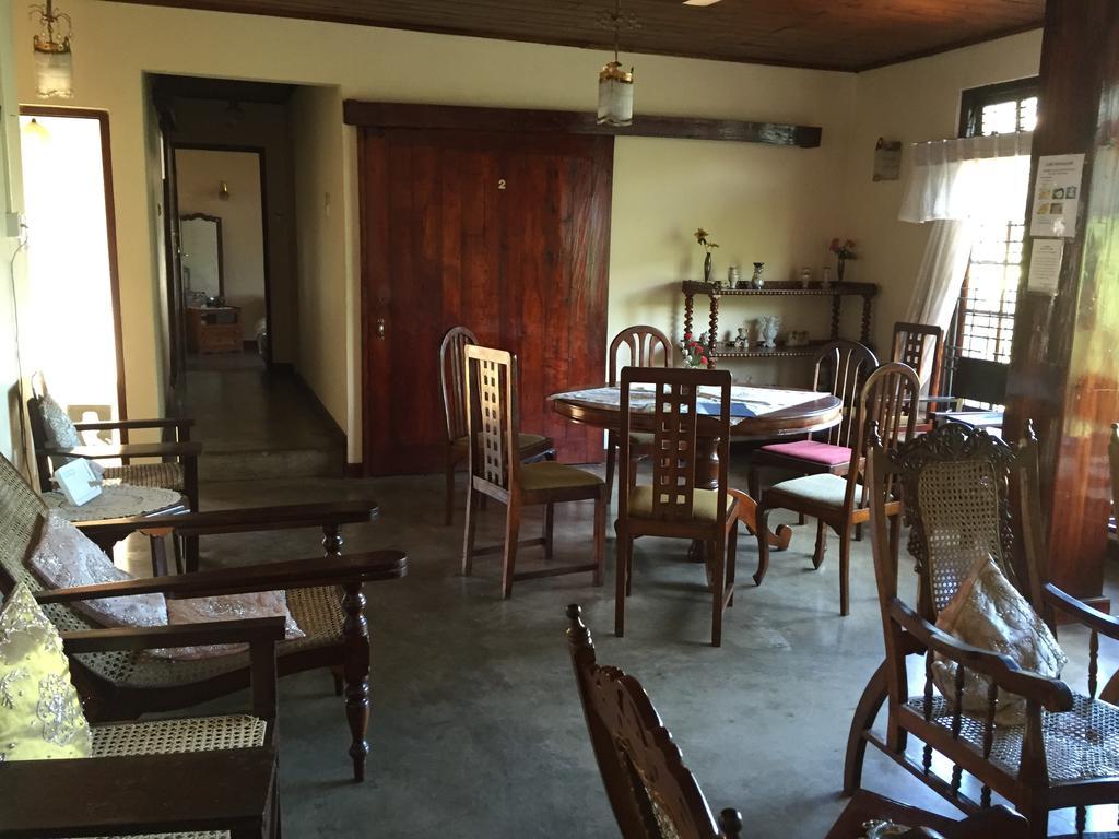 Lake Bungalow Hotel Kandy Buitenkant foto