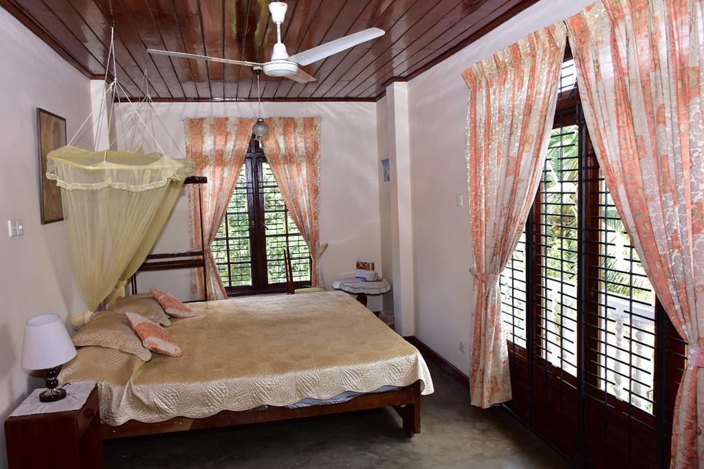 Lake Bungalow Hotel Kandy Buitenkant foto