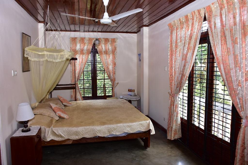 Lake Bungalow Hotel Kandy Buitenkant foto